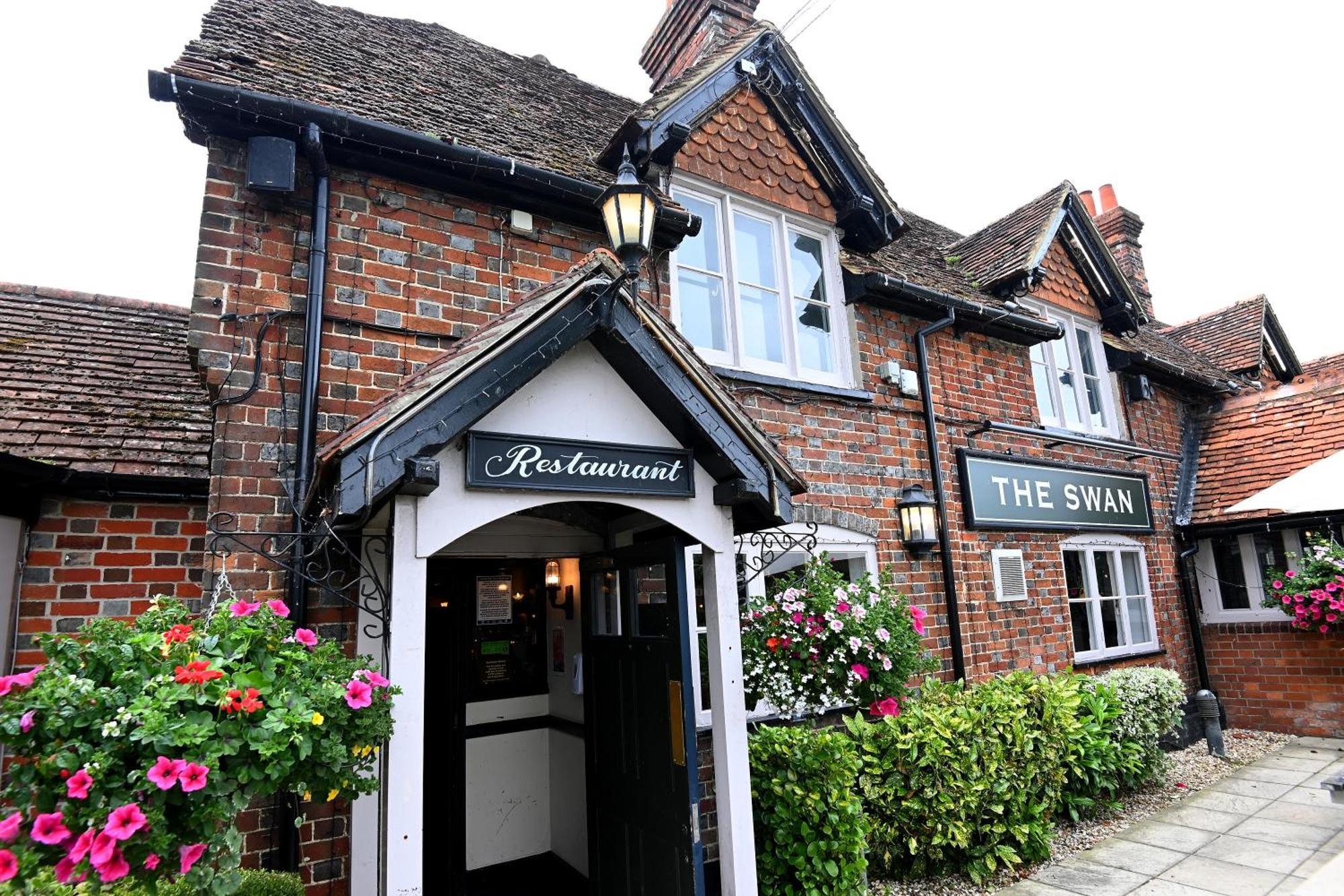 Swan, Thatcham By Marston'S Inns Exterior foto